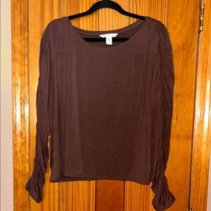 Athleta Brown Long Sleeve-scrunched sleeves- top